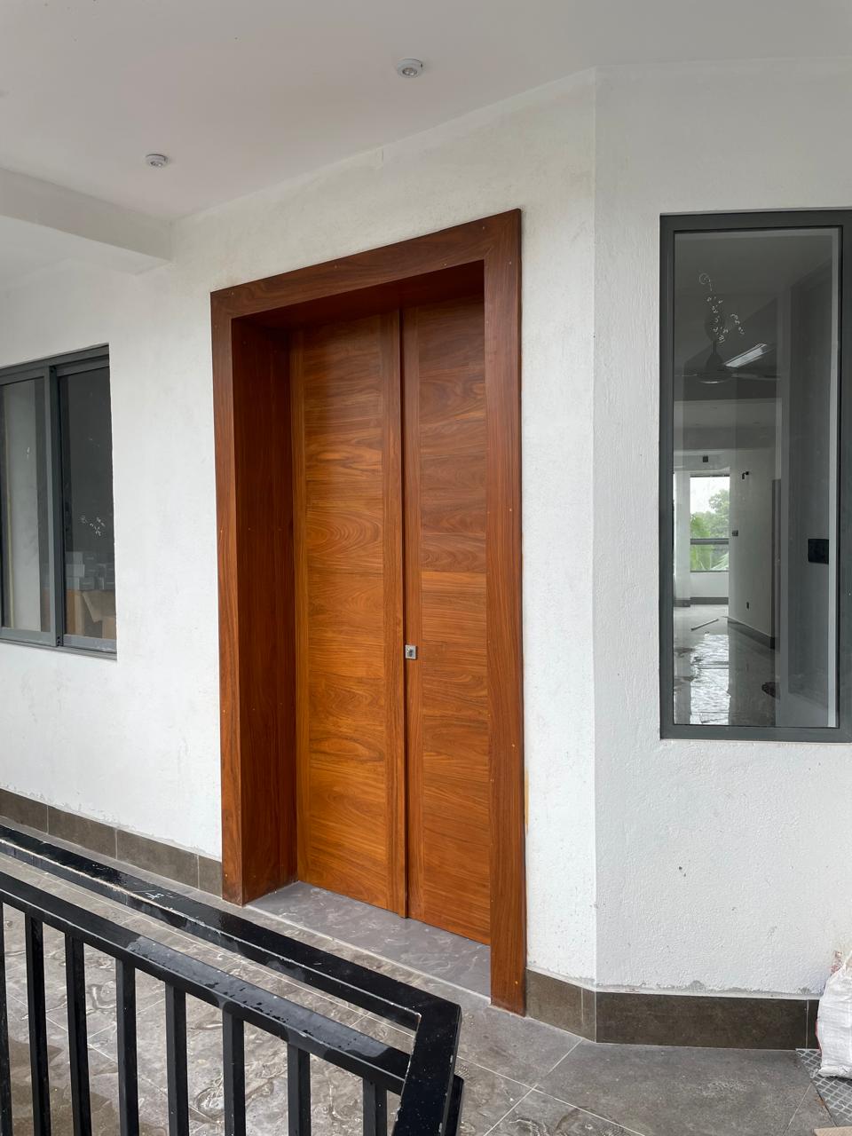 Private wooden entrance door with independent access to the suite